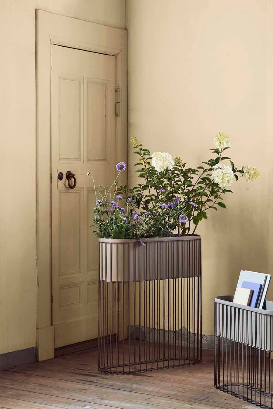 Fenja Flowerpot with stand
