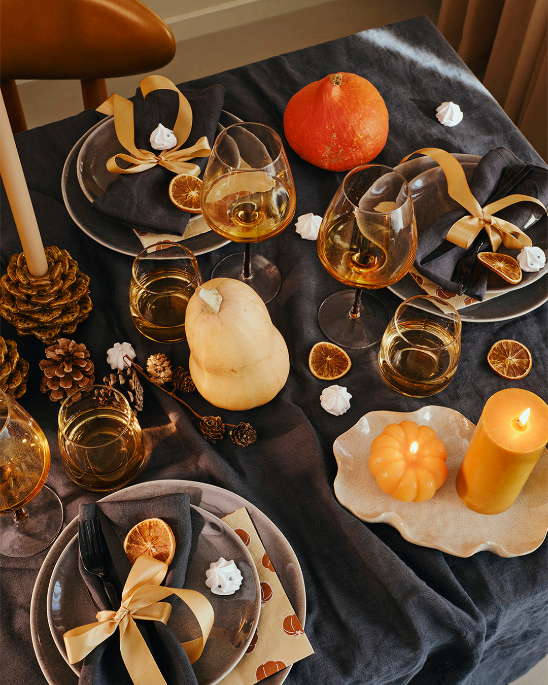 Uhyggelig elegant Halloween borddækning