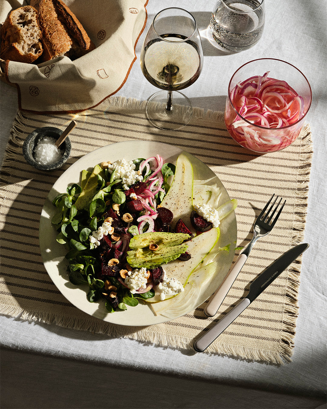 Salat med bagt rødbede, quinoa og pære