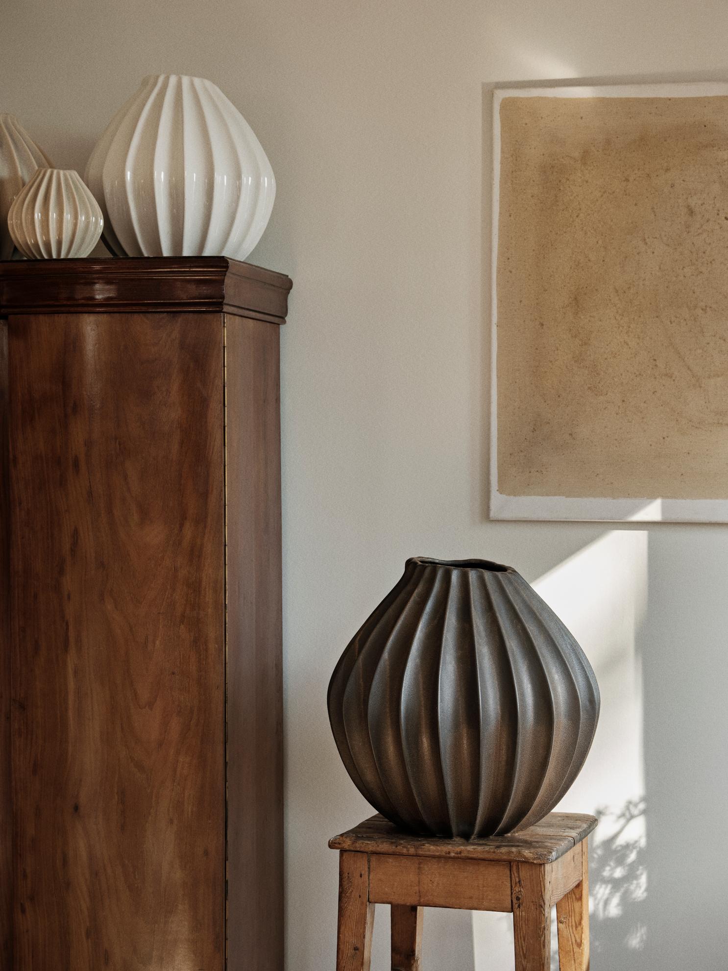 Wide Vase S