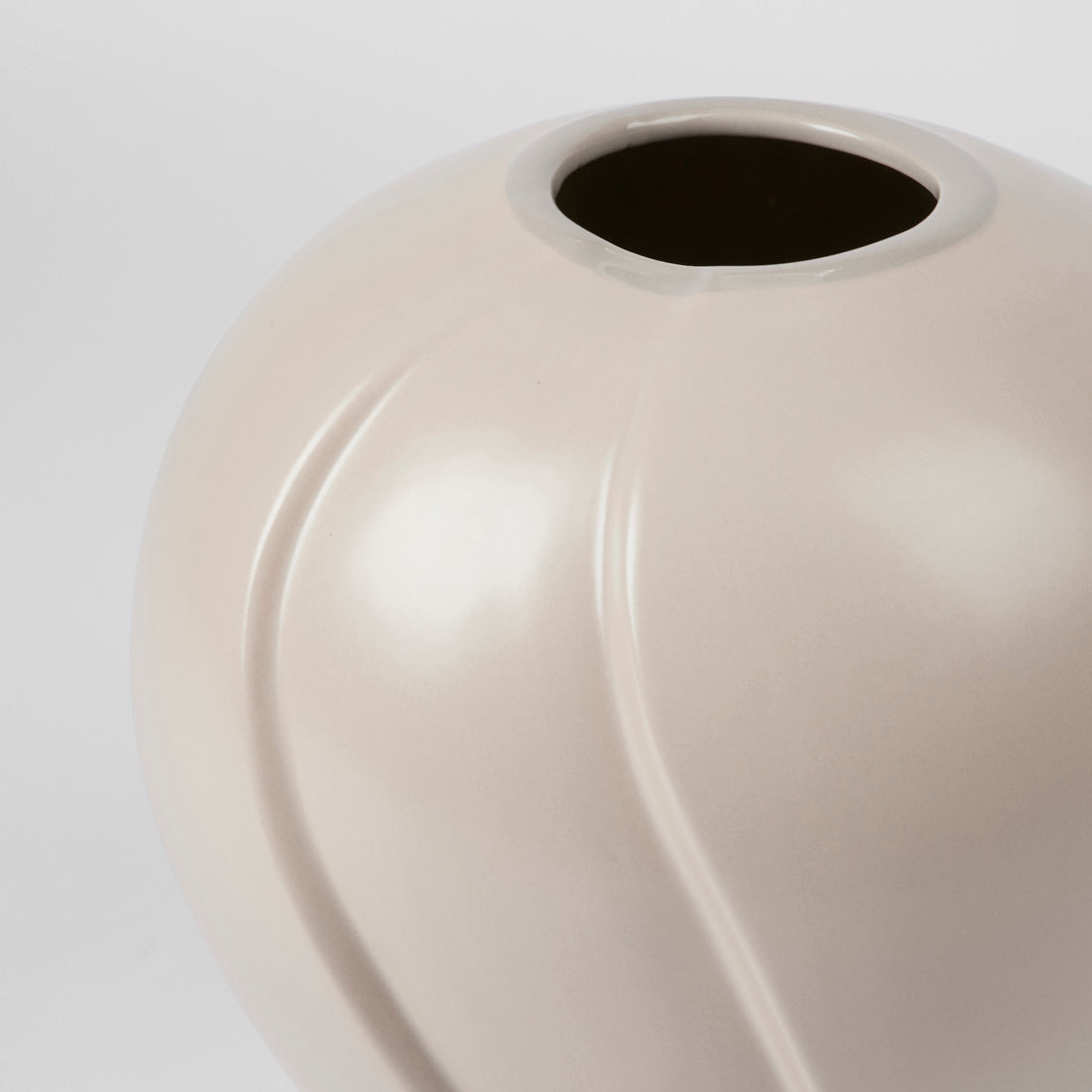 Leda Vase