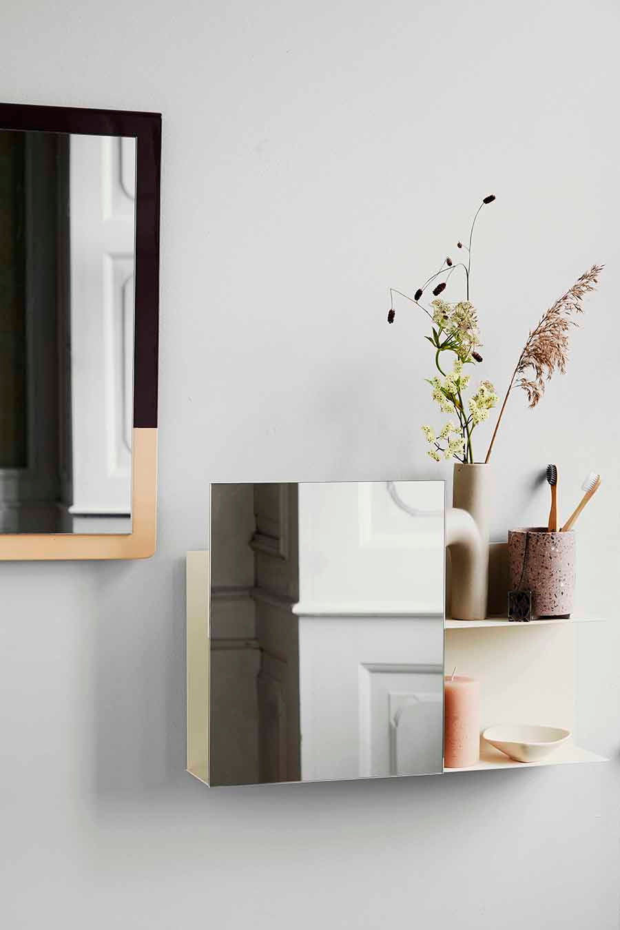 Svante Væghylde med spejl