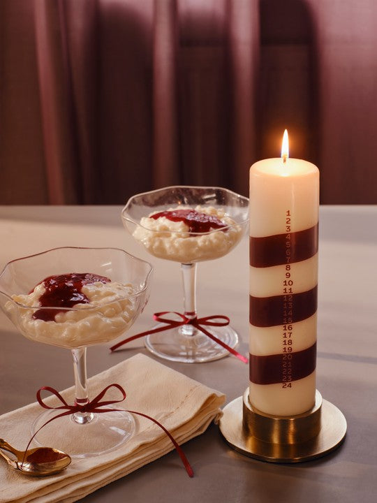 Linea Calendar Candle