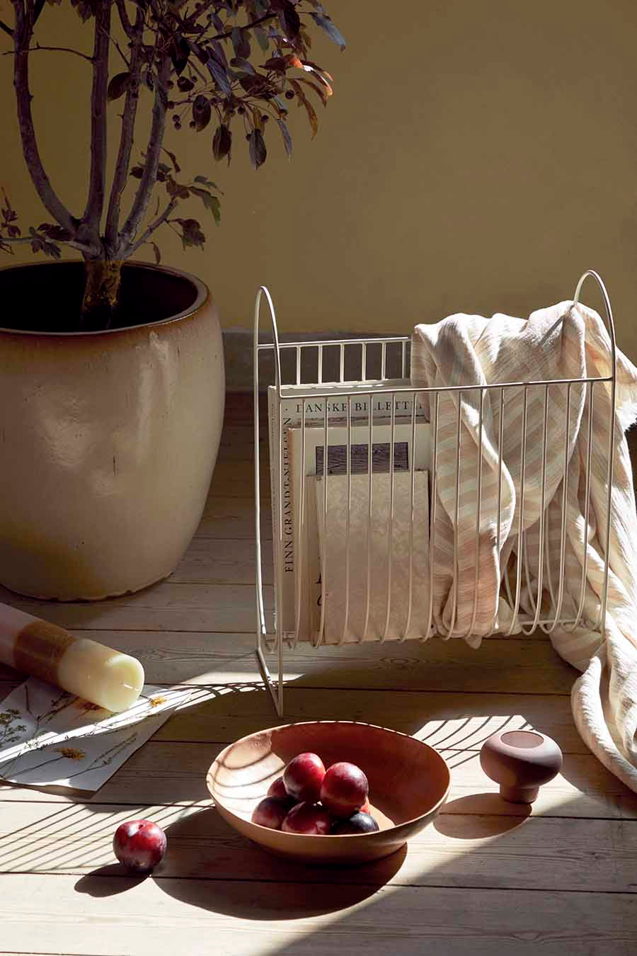 Maggie Magazine holder