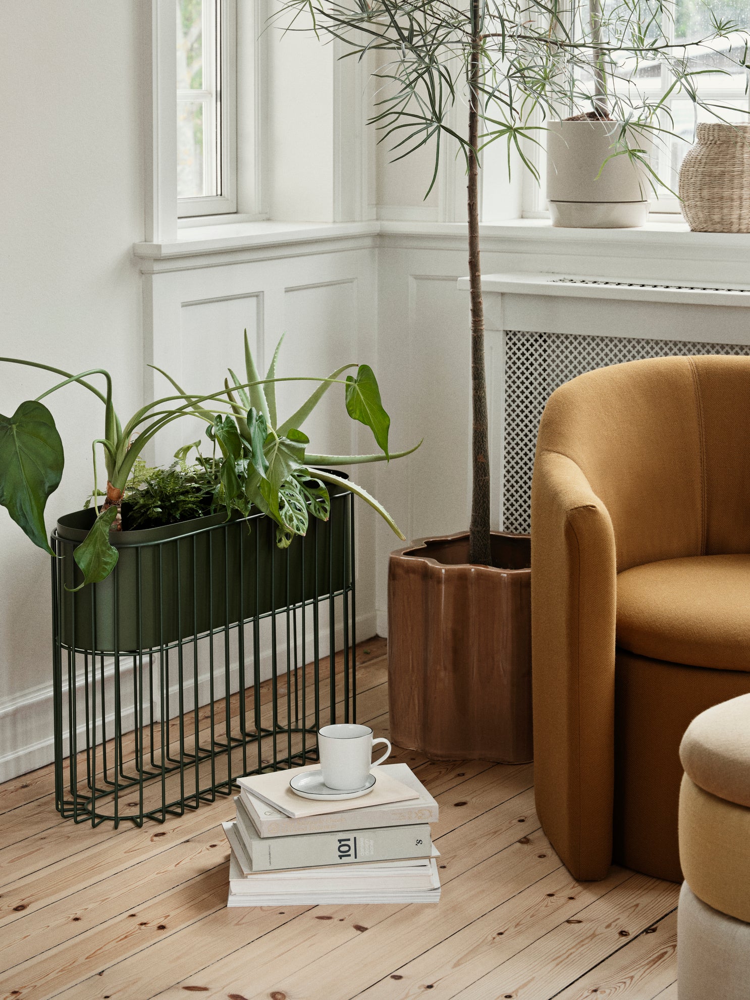 Fenja Flowerpot with Stand